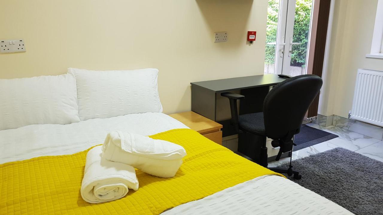 Double Ensuite Rooms Near City Centre Бирмингам Екстериор снимка